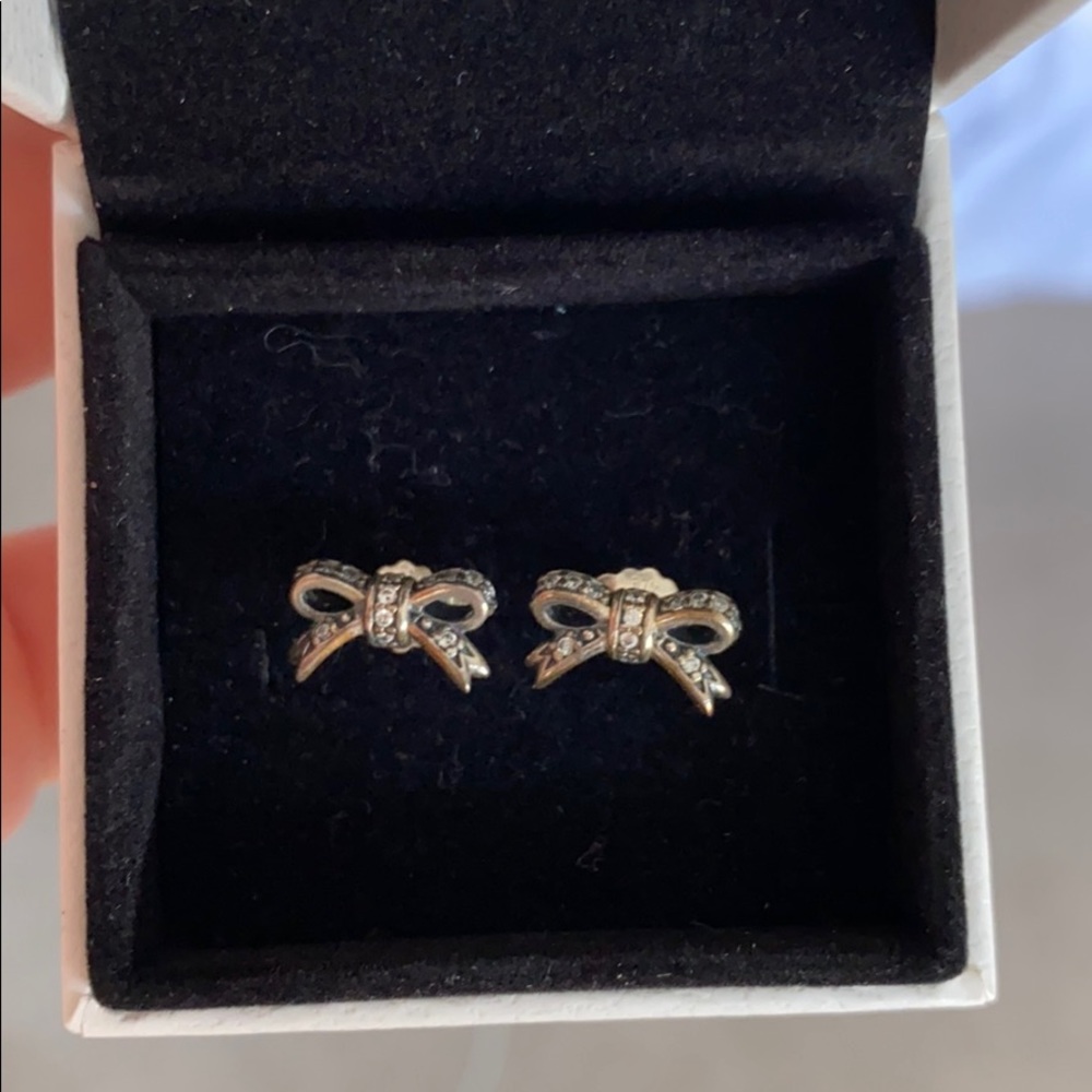 Pandora Bow Studs